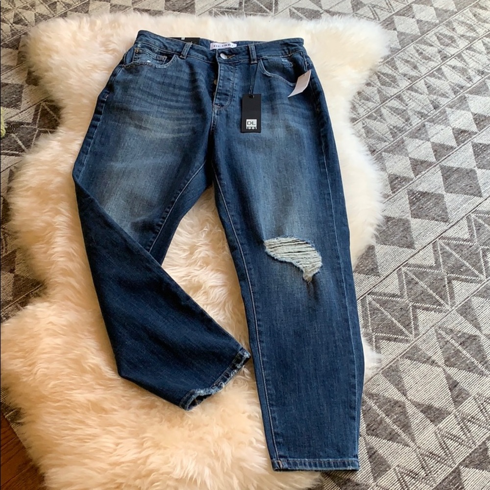 Brand New DL1961 Highrise boyfriend jeans